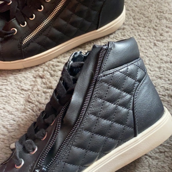 Steve Madden Shoes - Picture 5 of 8